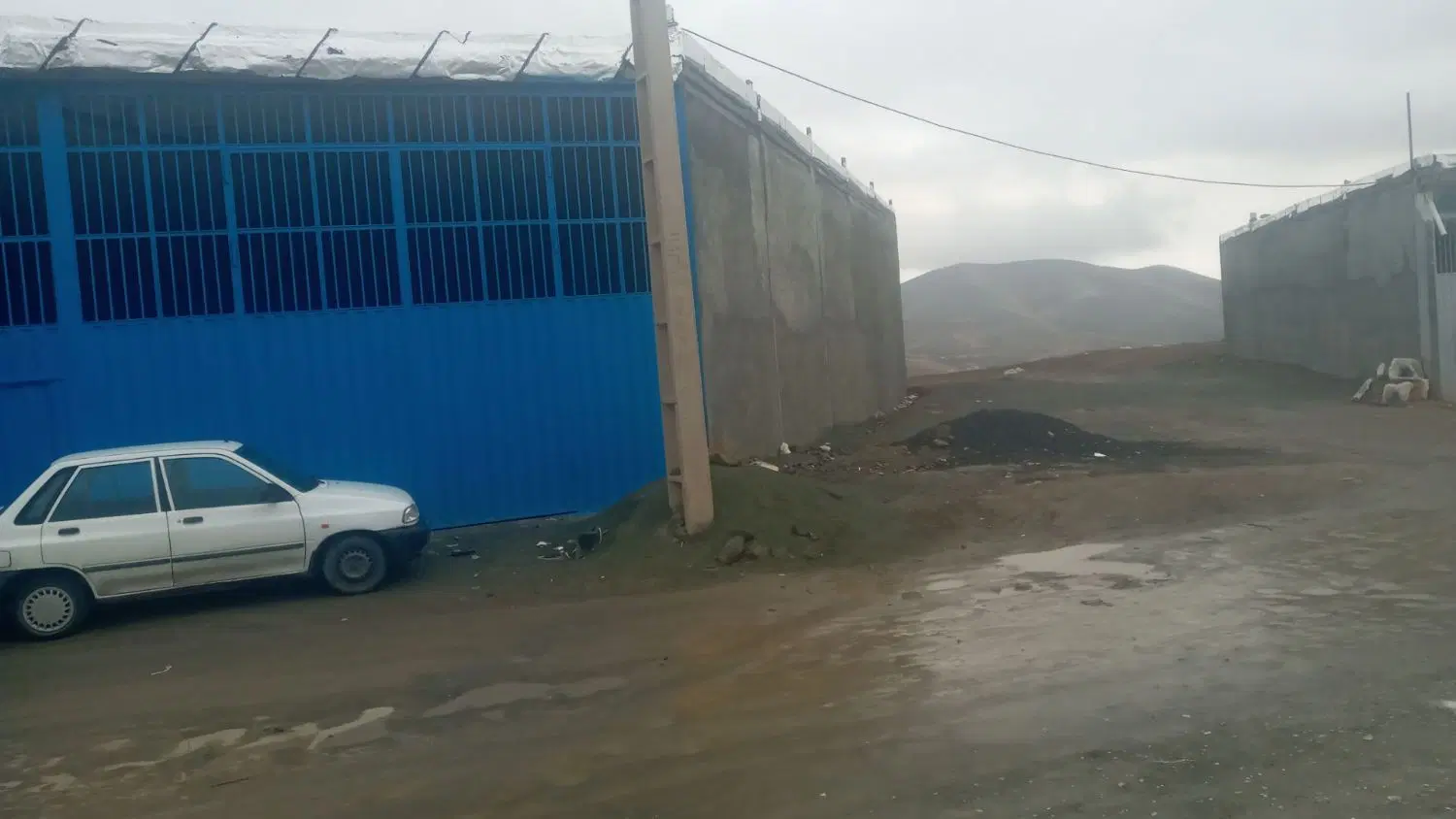زمین سرخه دزج