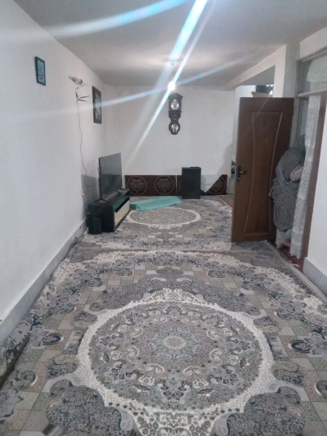 دوطبقه مسکونی خیابان معراج