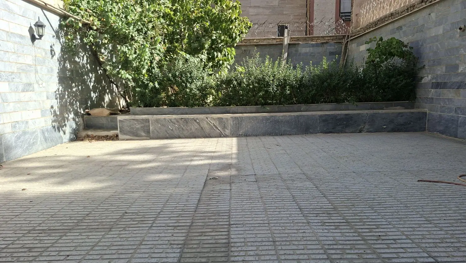 واحد ۱۳۰متری ابتدای شهرک فاطمیه
