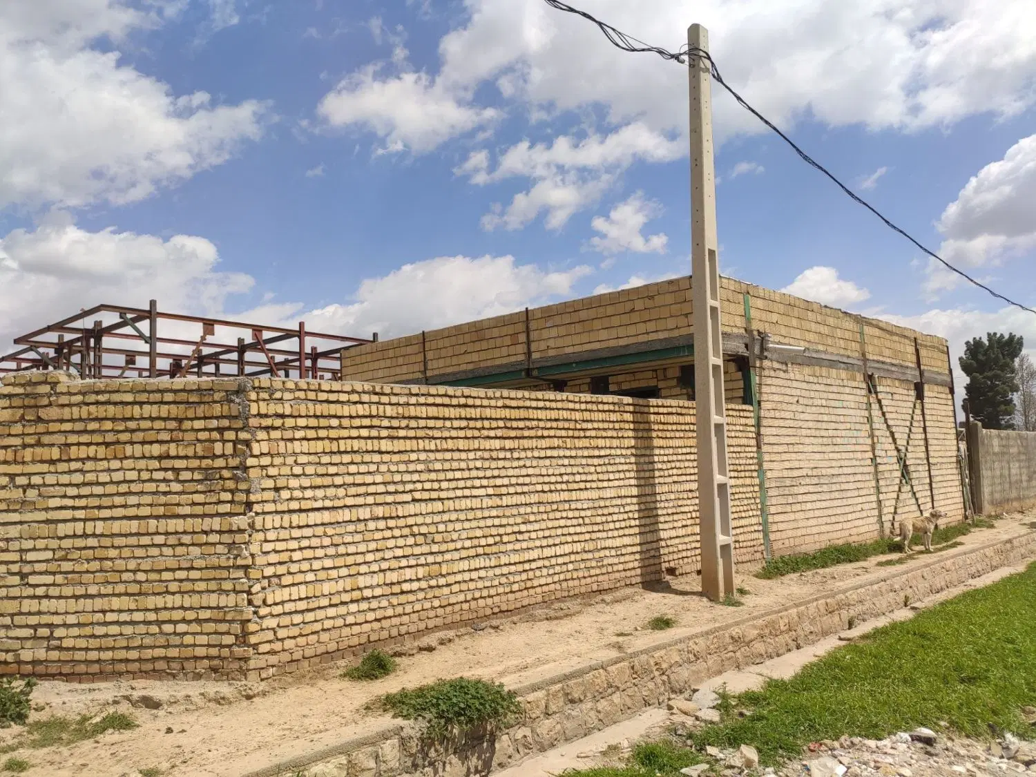 ساختمان نیمه کاره