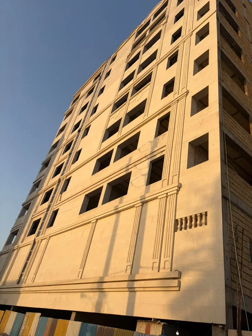 واحدی خوش نقش وروشن