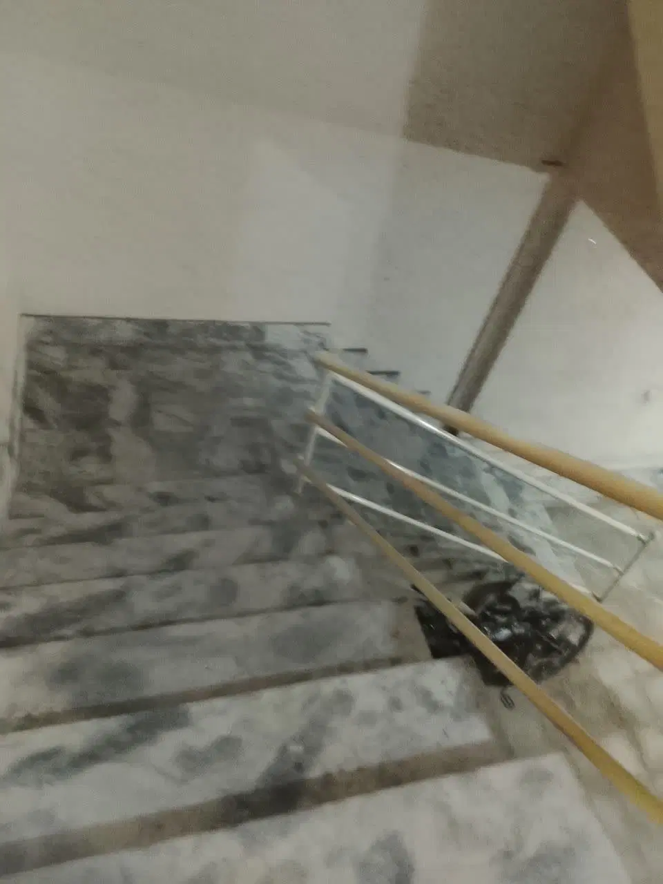 آپارتمان ۷۰ متری  دربست راه جدا  رستمی ۵۲