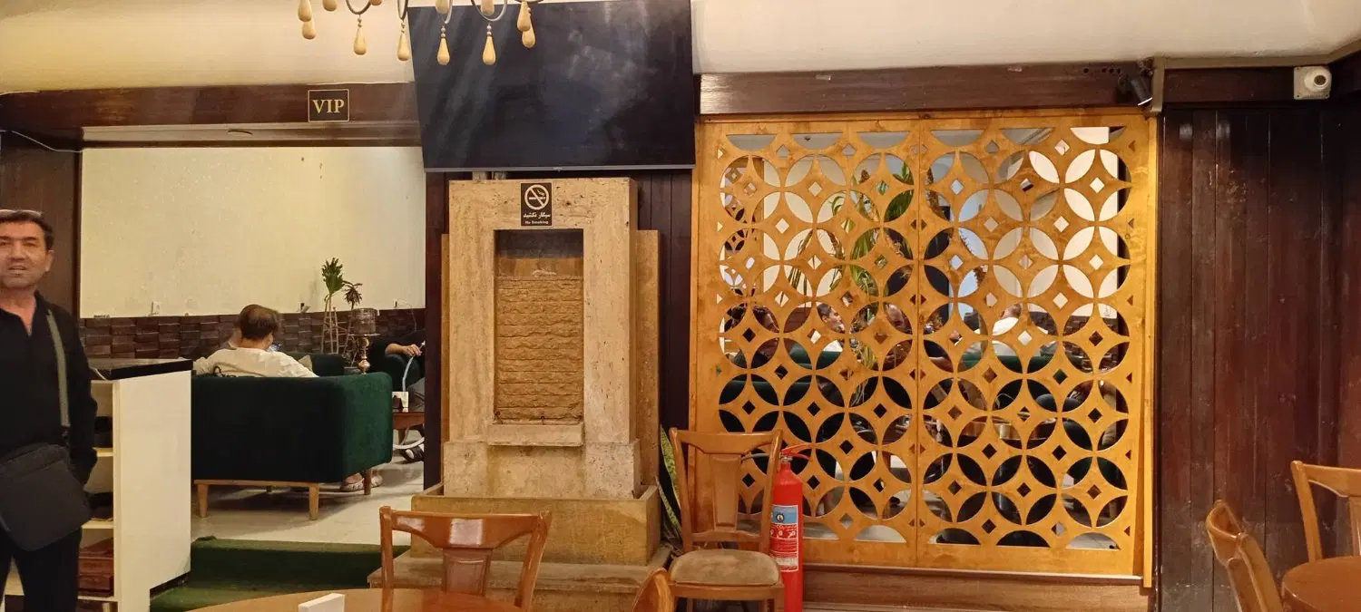 ۳۲۰ متر تجاری بر طالقانی (مناسب جهت کافه رستوران)