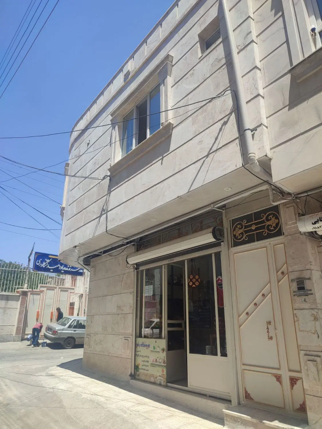 سالن در کوچه ارزاق