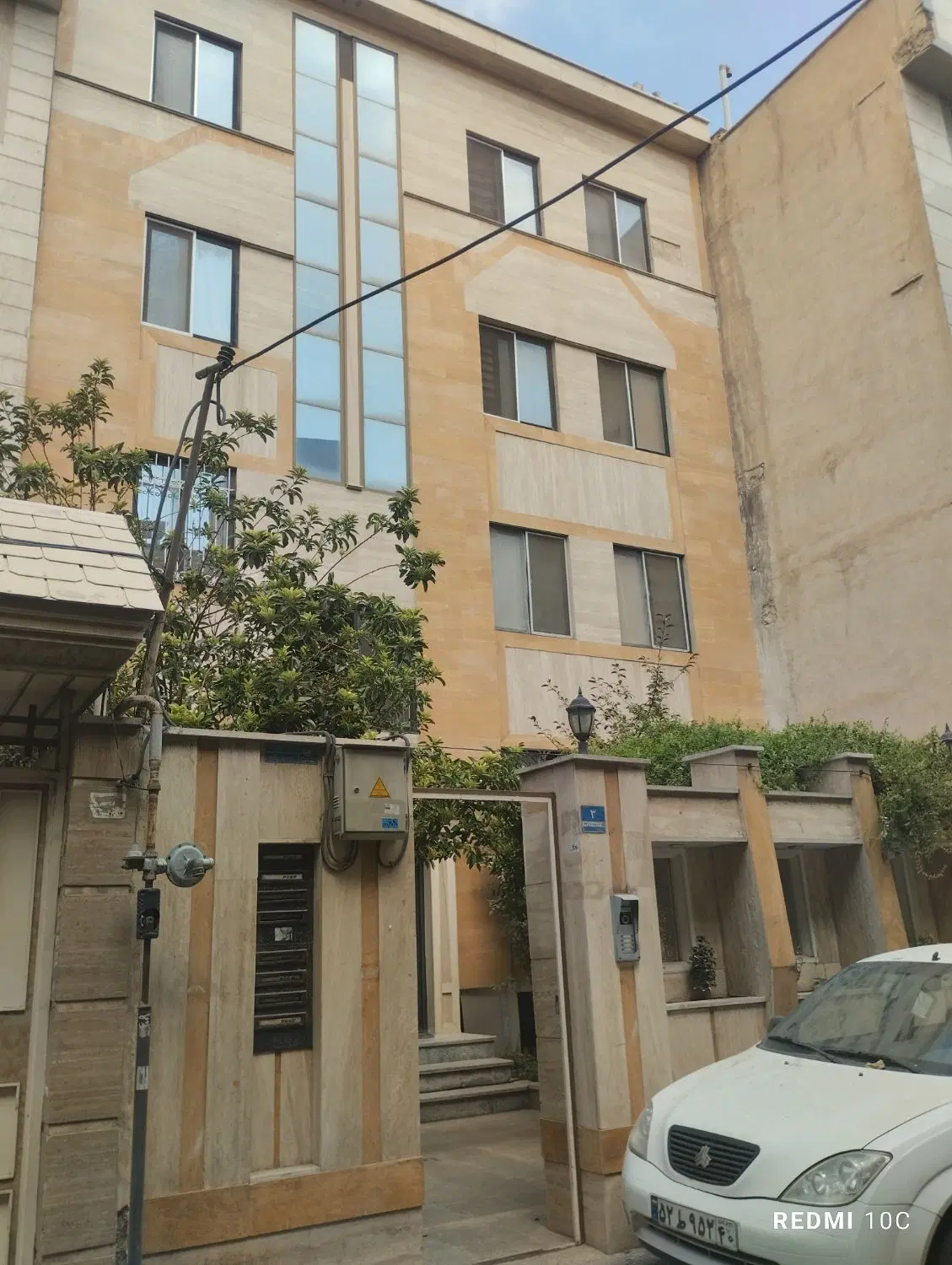 53 متر خوش نقشه و مرتب دور میدان 85