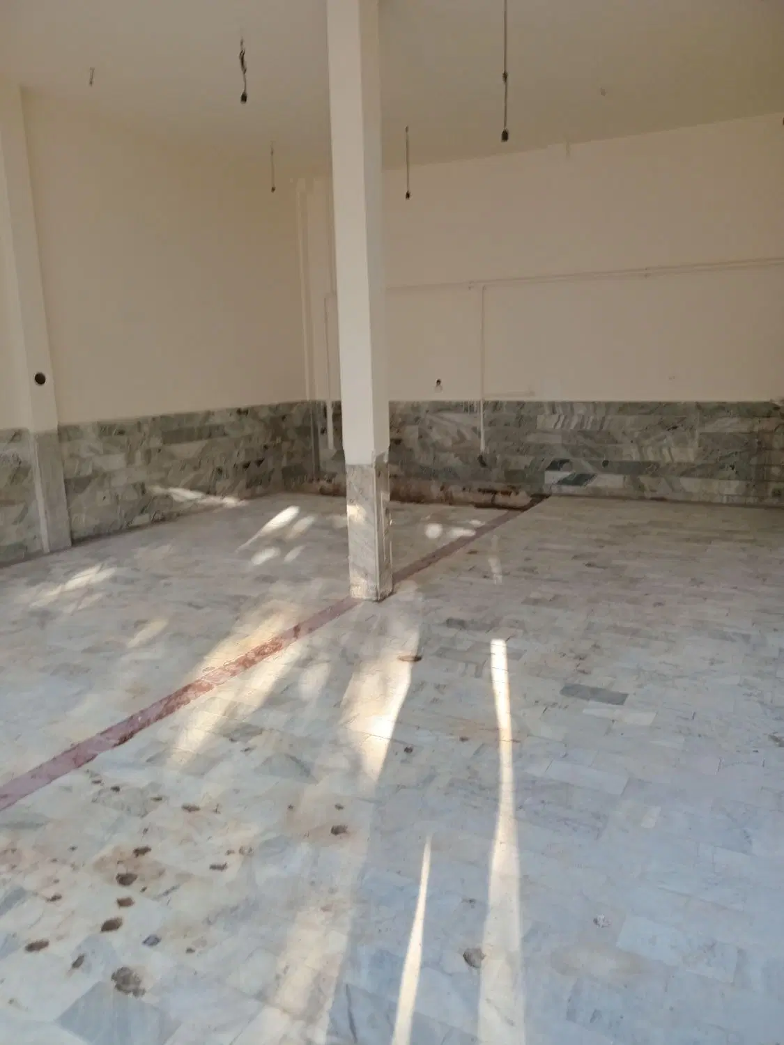اجاره مغازه و زیرزمین بهر خیابان اصلی