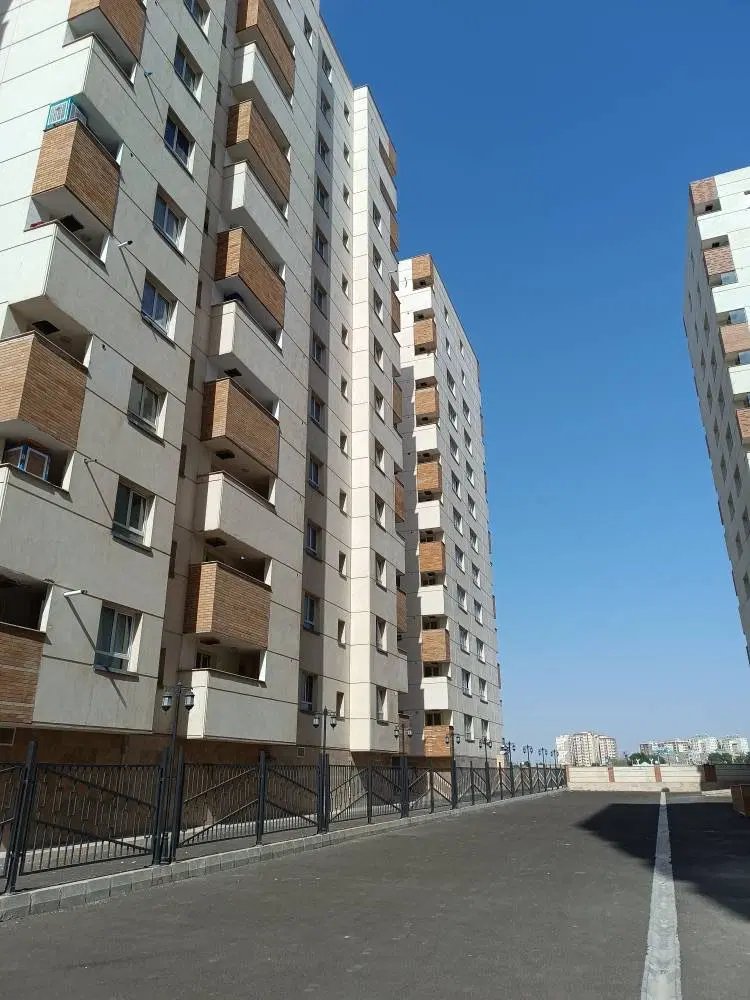 ونک پارک قائمیه ۷۷ متر