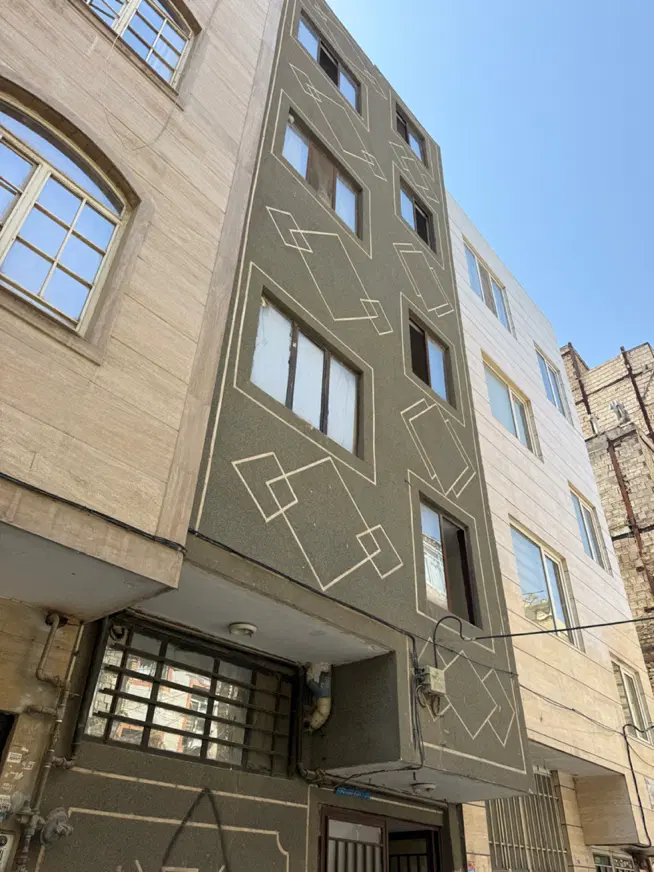 اپارتمان ۱۰۰متری دو خوابه تمیز کشاورز۷ممیز ۱۱