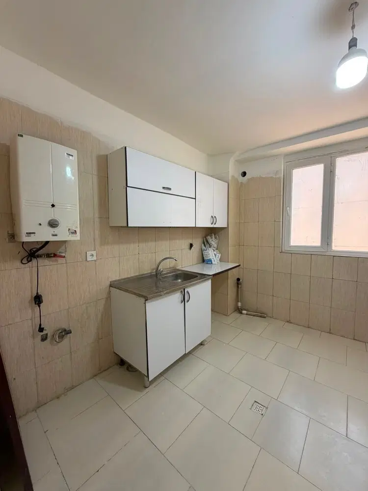 آپارتمان ۵۶ متری تمیز