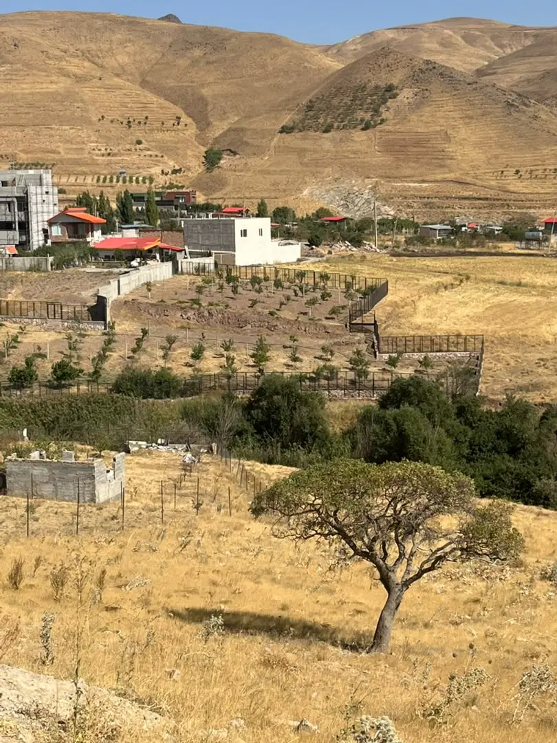 زمین واقع در ابتدای روستای زرشک ۱۰۰۰ متر مربع