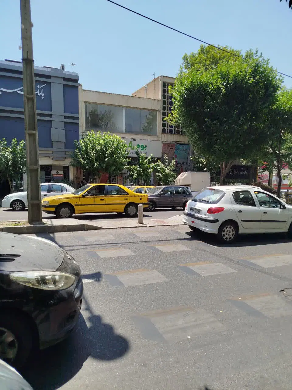 ملک تجاری در لوکیشن فوق‌العاده