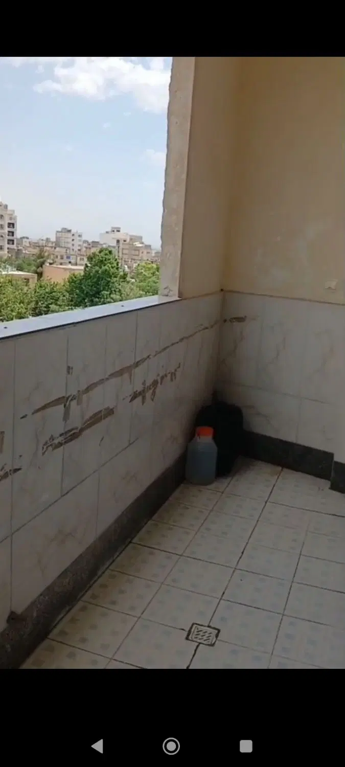 ۷۵متر طبقه سوم رو همکف تروتمیز وخیلی مرتب.
