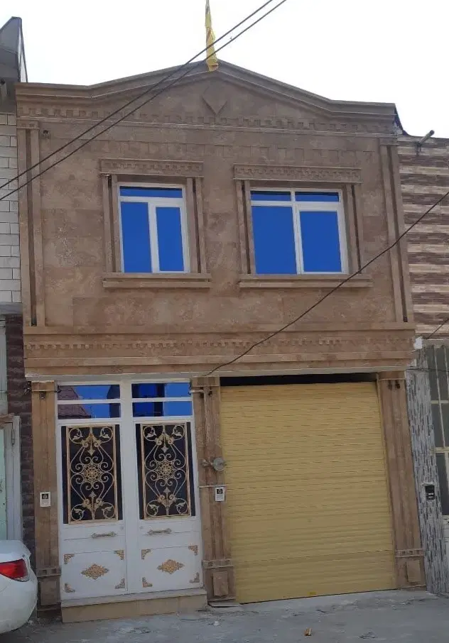 طبقه همکف ساختمان دوطبقه دارای مغازه و سند