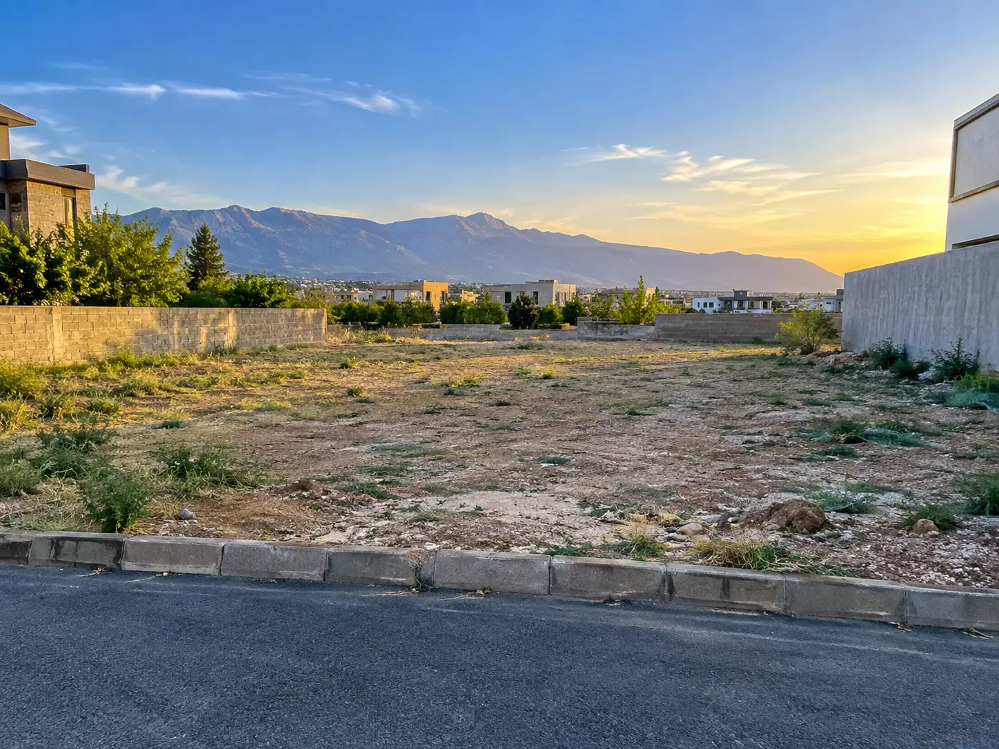 زمین موقعیت تجاری مسکونی فاز دو