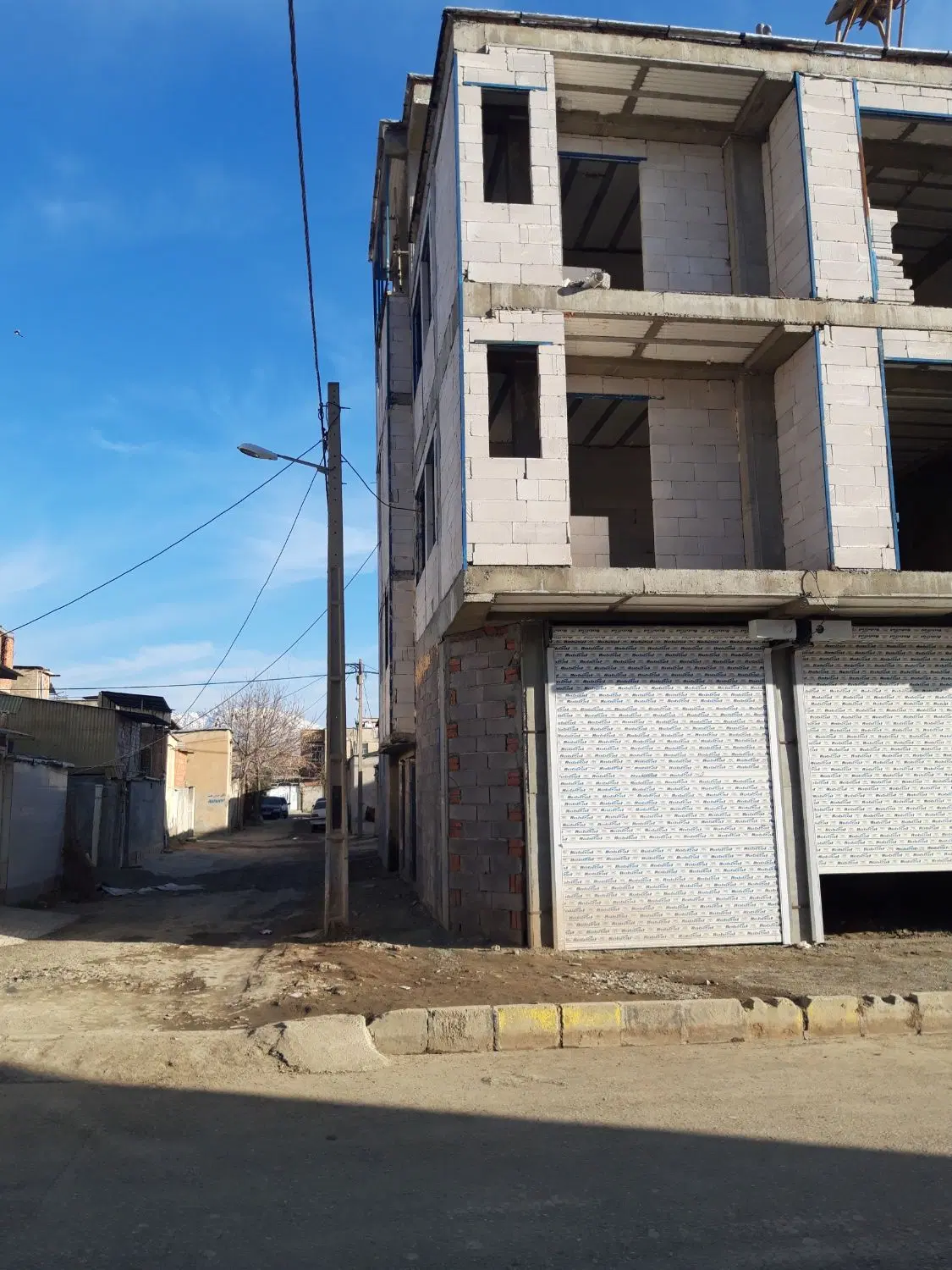 فروش ساختمان چهارطبقه  نیمه کاره  در شهرک هجرت