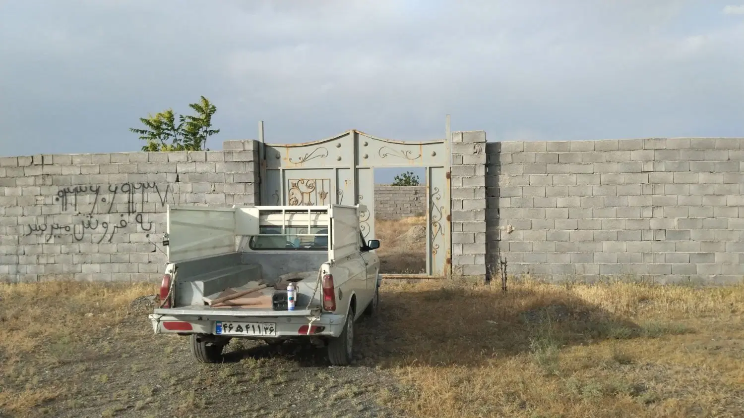 ۲۰۰۰ متر زمین دور دیوار  در کاهو