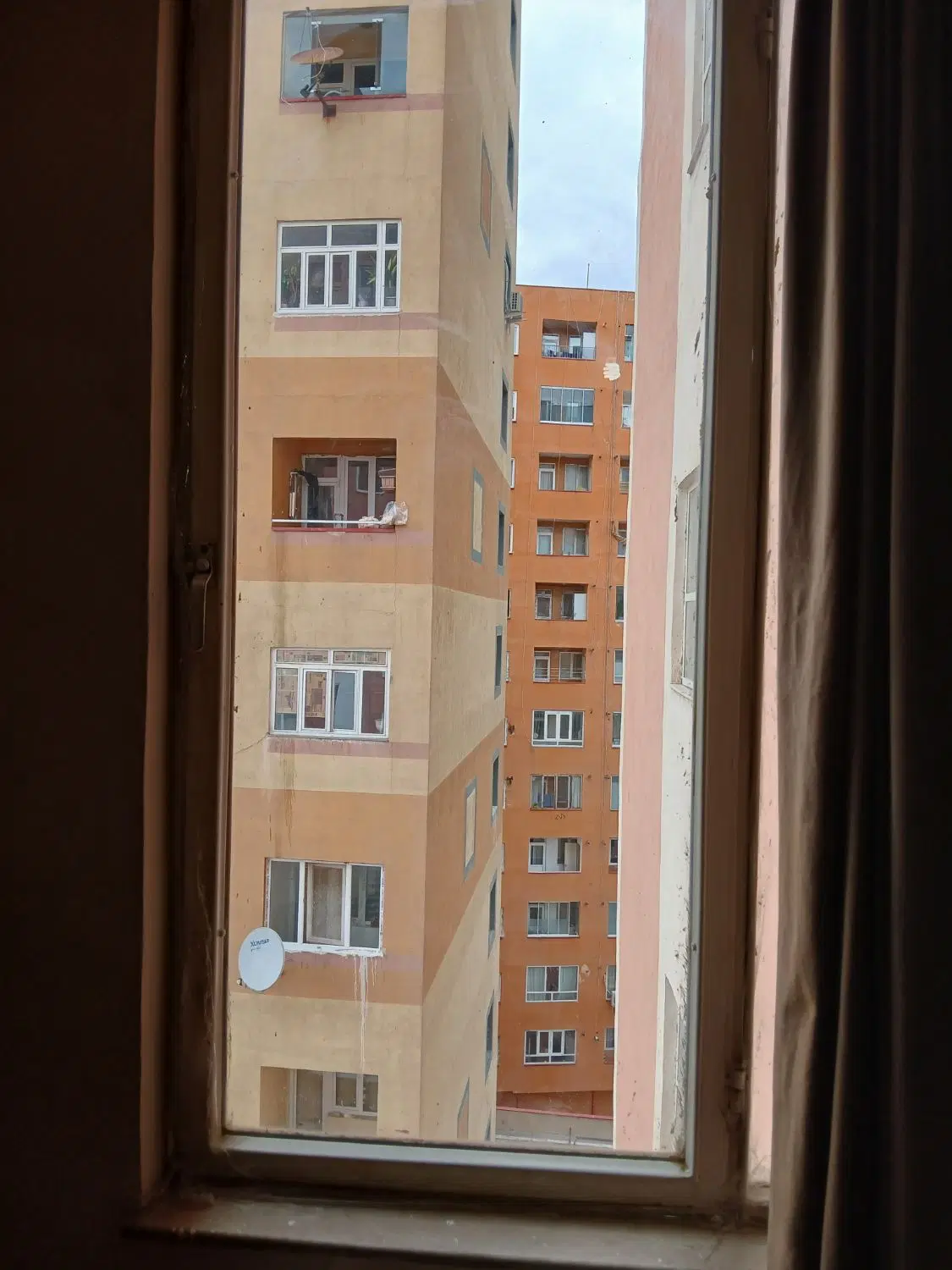 آپارتمان برج احسان اندیشه