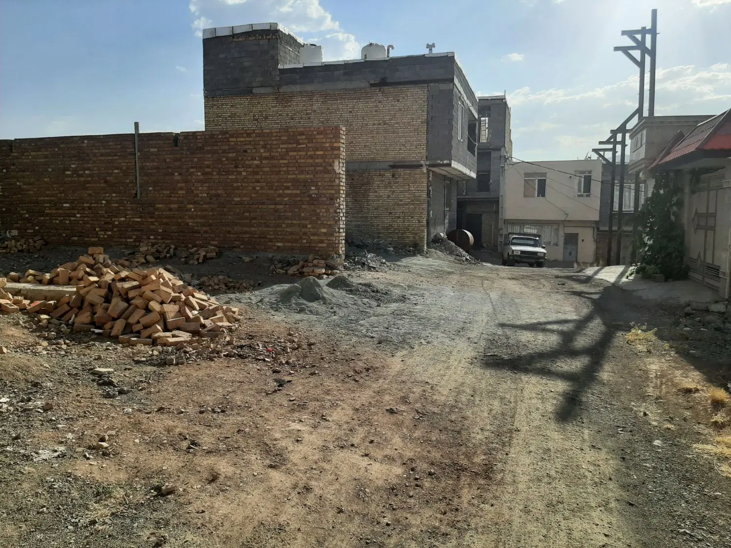زمین100 متری نیمه کاره آساوله
