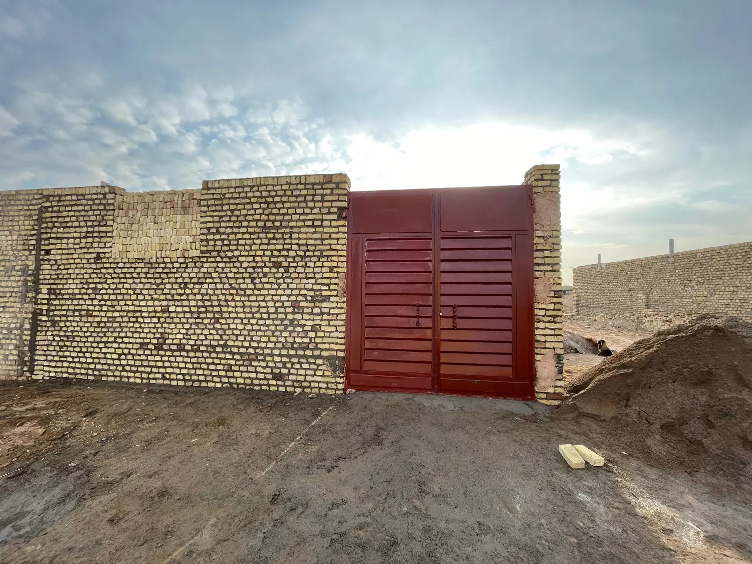 فروش زمین ۴ دیواری اماده سقف