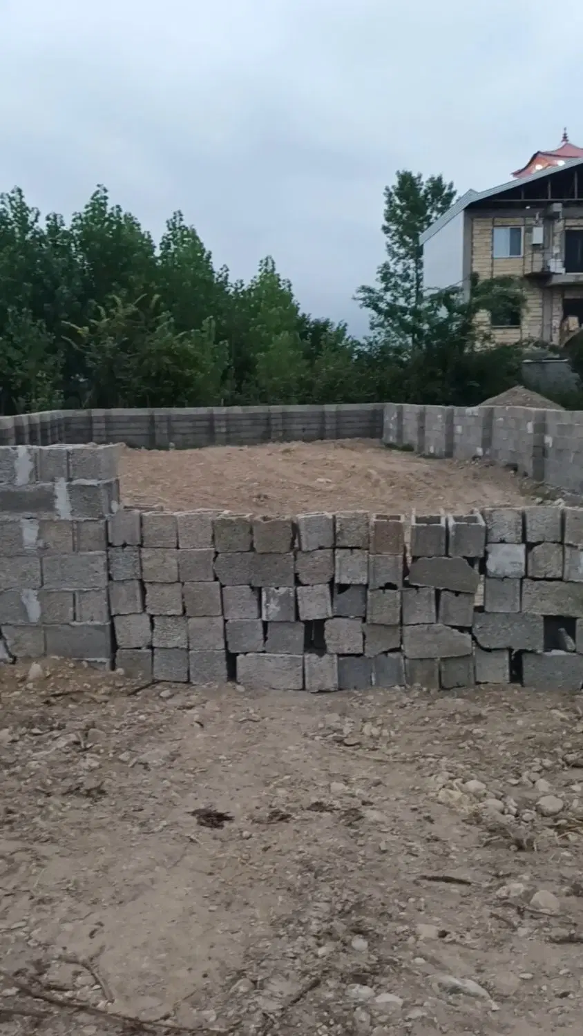 زمین بر جاده اصلی تجاری مسکونی