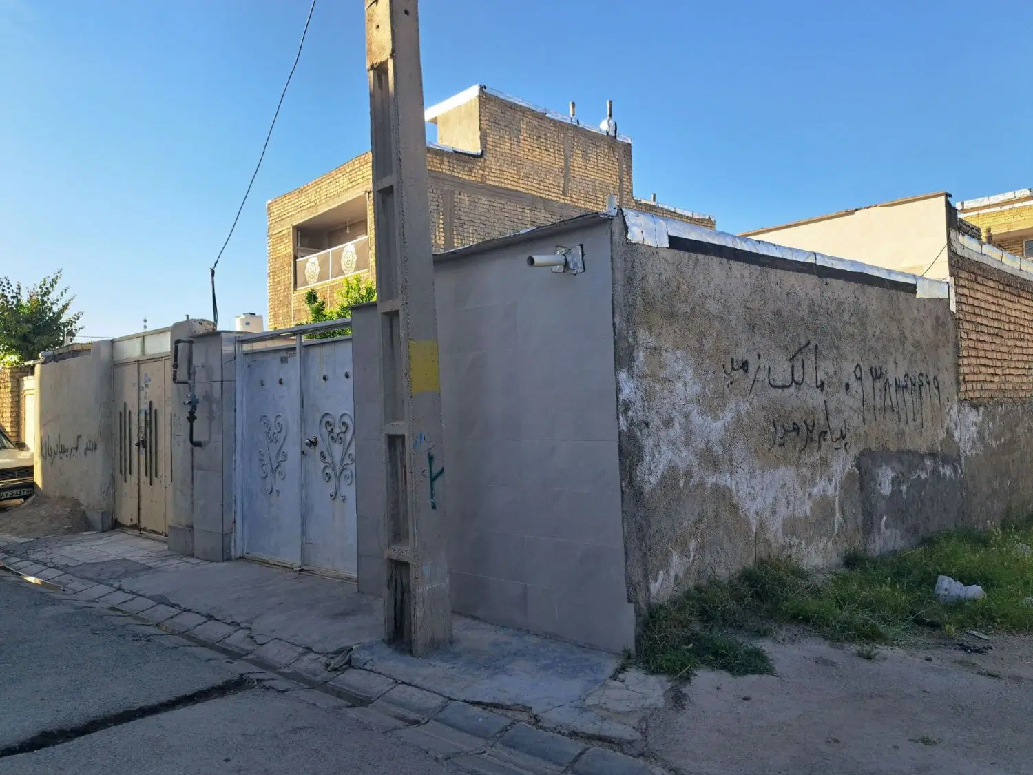 یک قطعه زمین صندوقی ۲۰۰متری اماده ساخت.