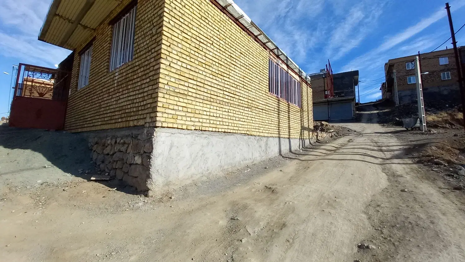 خانه۱۰۰متری تازه ساخت دونبش بهارستان آساوله