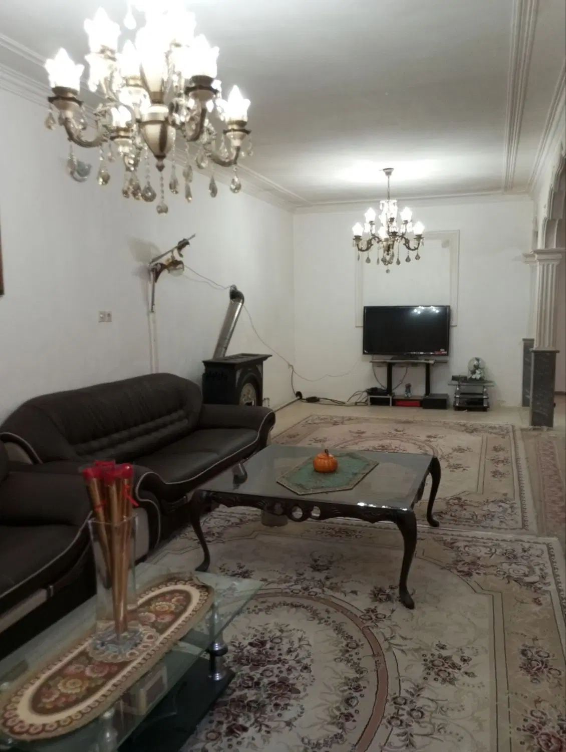 حیاط دو طبقه