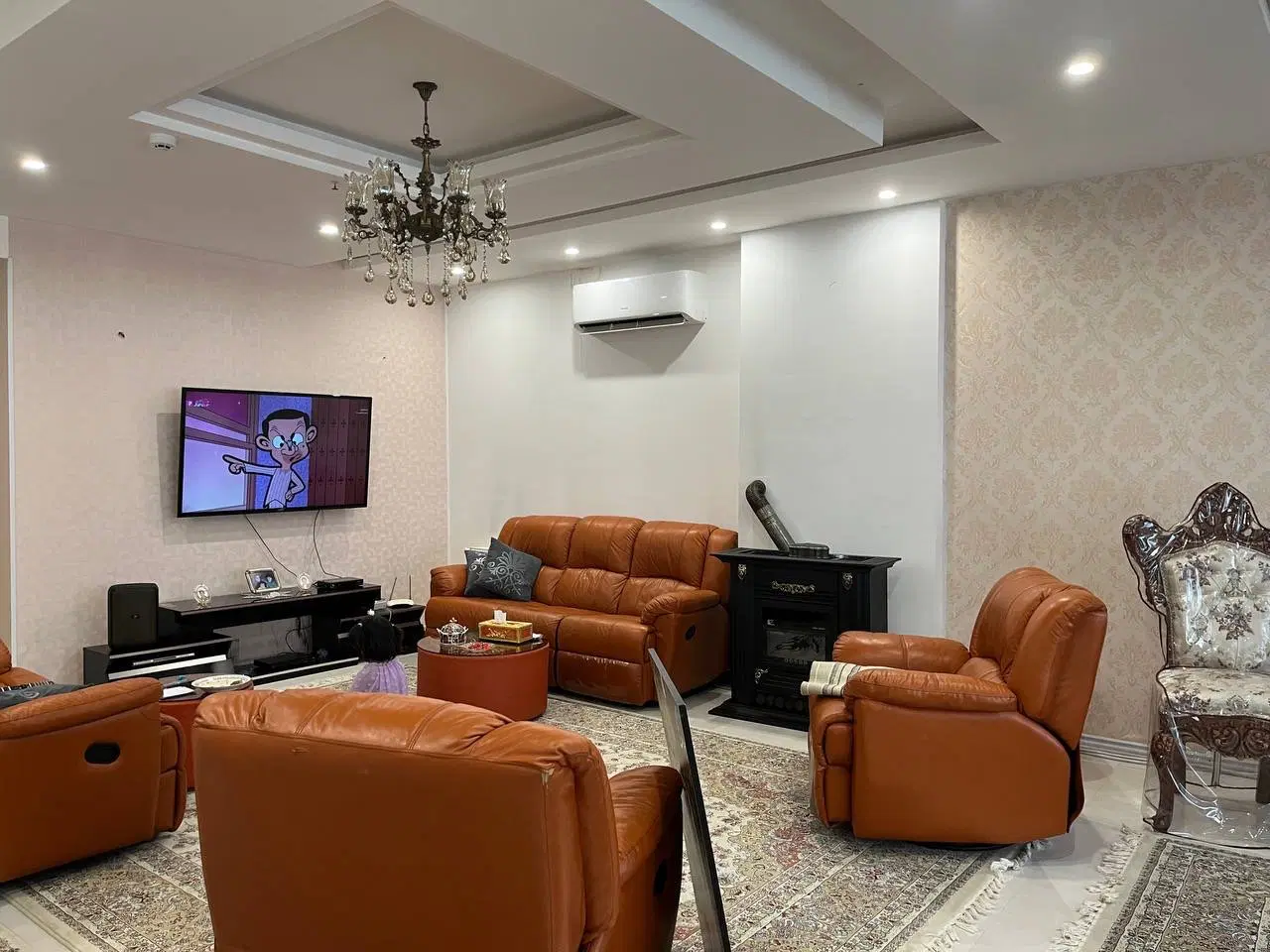 ۱۰۰ متر ستاری طبقه ۴ با آسانسور شیک و تمیز