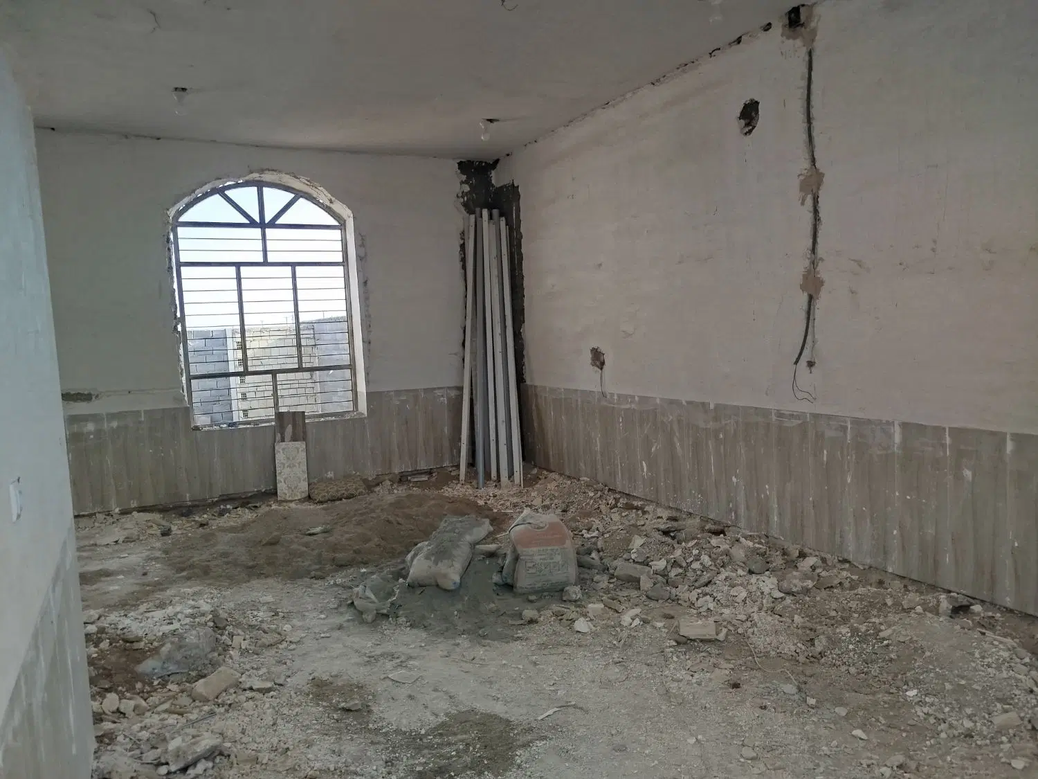 خانه نیمه ساز