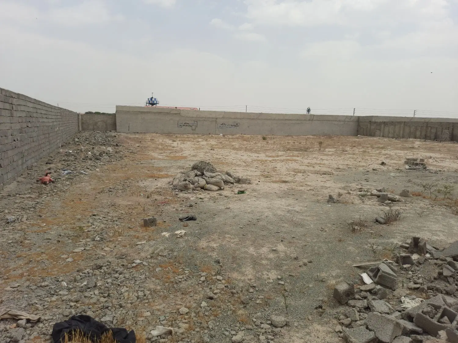 چهاردیواری خوش نقشه سقرچین