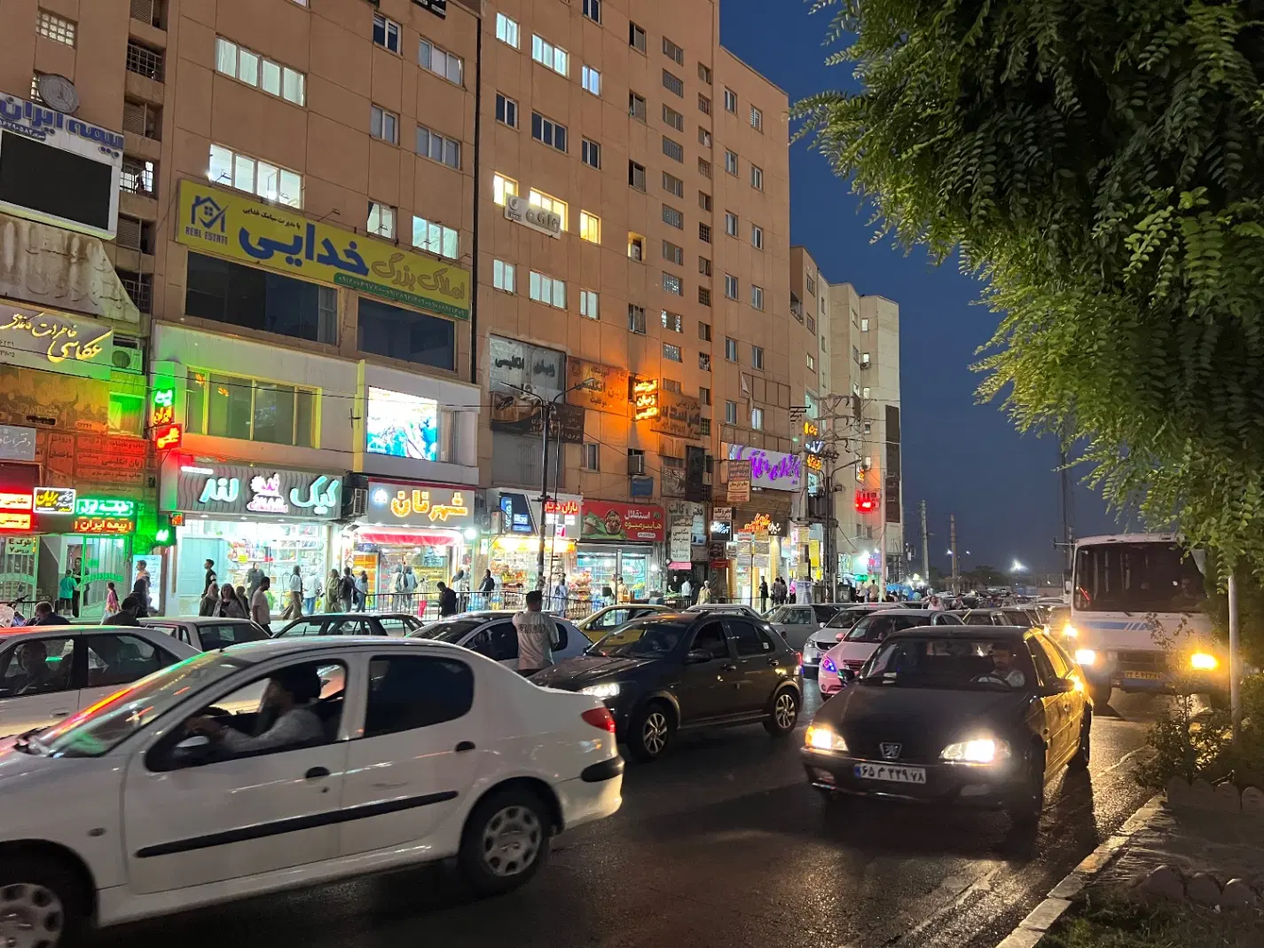 آپارتمان اداری - تجاری میدان استقلال بلوار جمهوری