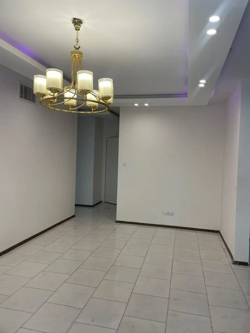 فروشنده طبقه اول هستم در نزدیکی طراوت