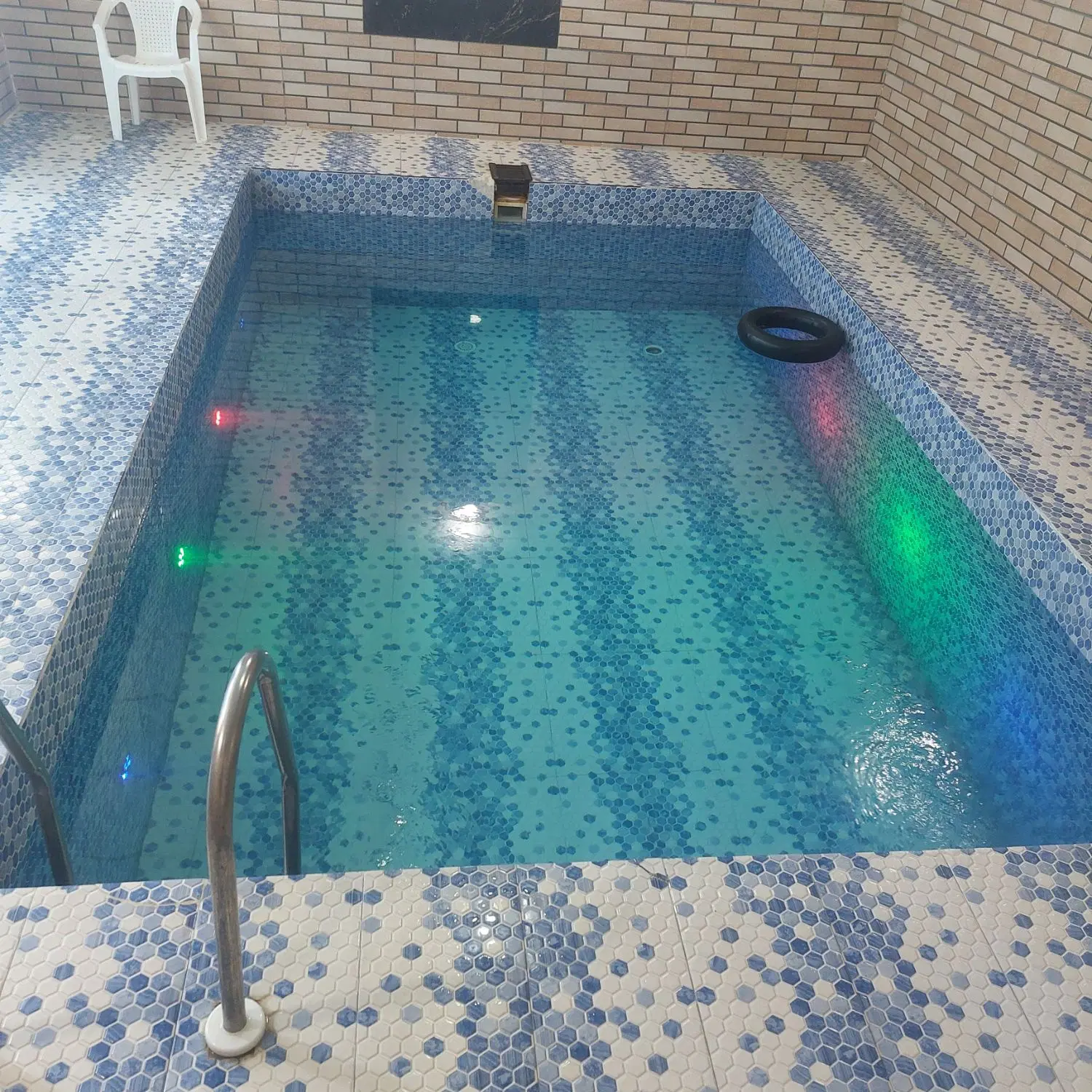 استخر اب گرد داخل شهر