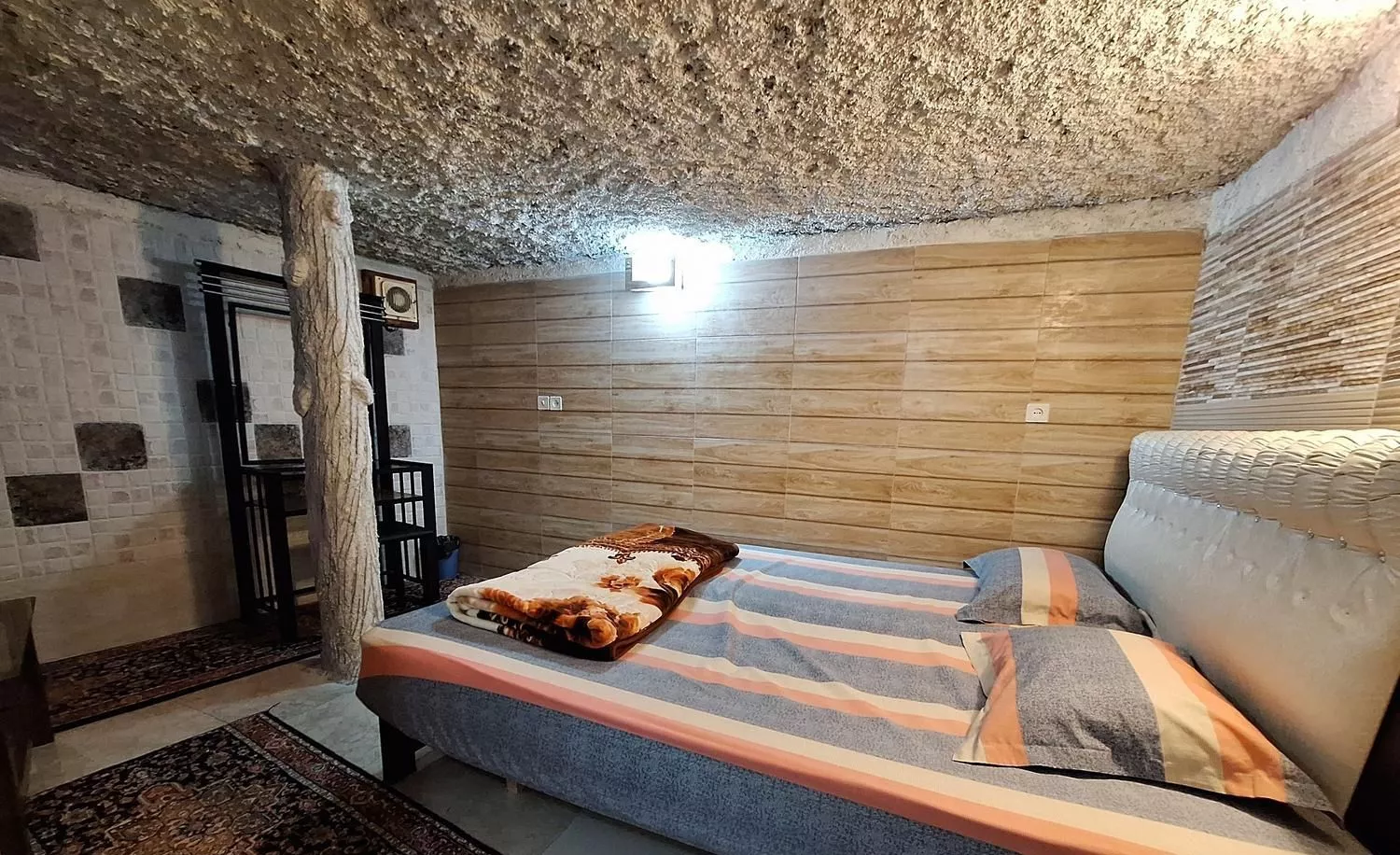 سوییت صخره ای و بومگردی در کندوان زیبا