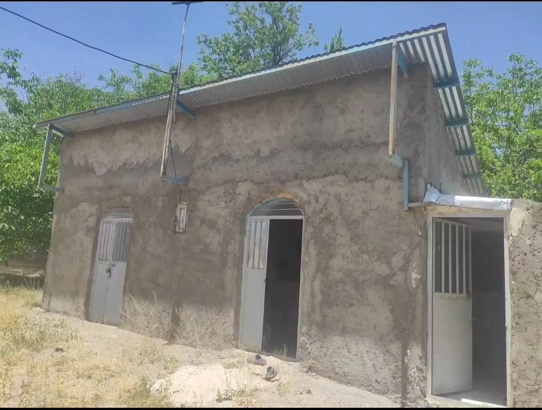 زمین باب نم سارد.و