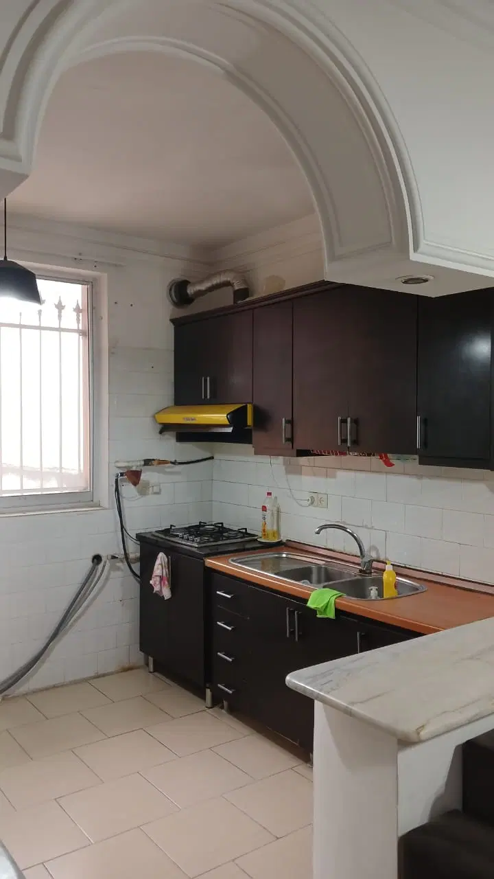یک واحد ابتدای حزین ۸ برای فروش