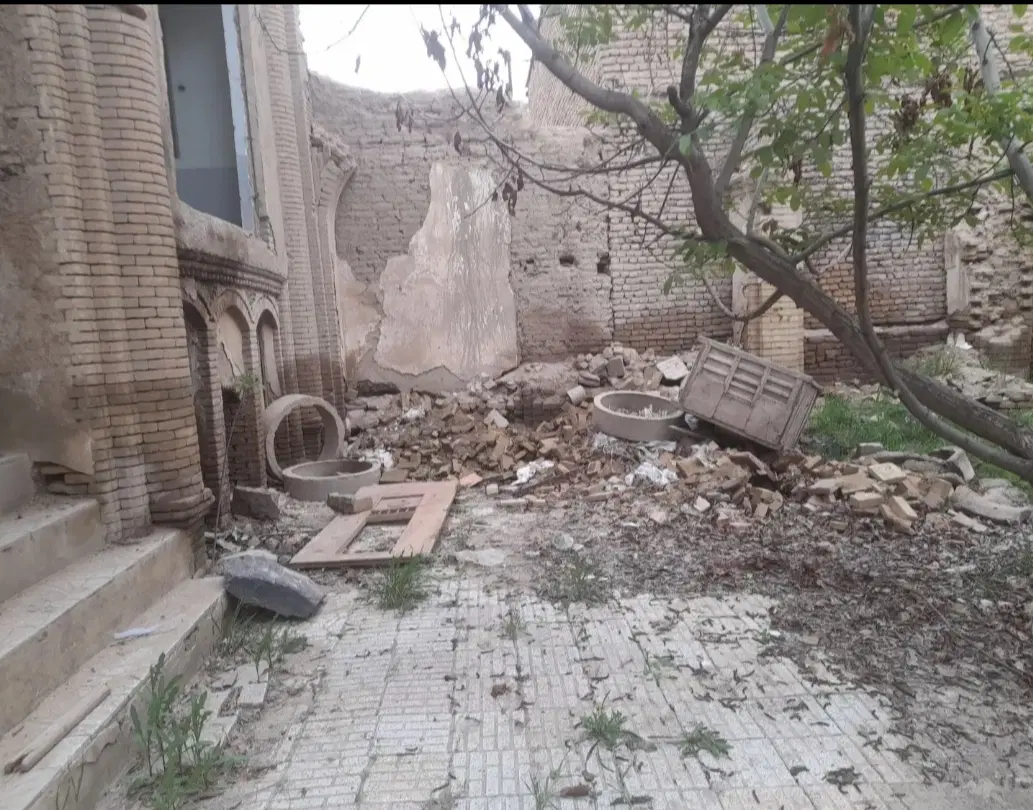 کلنگی دو بر میدان کوروش