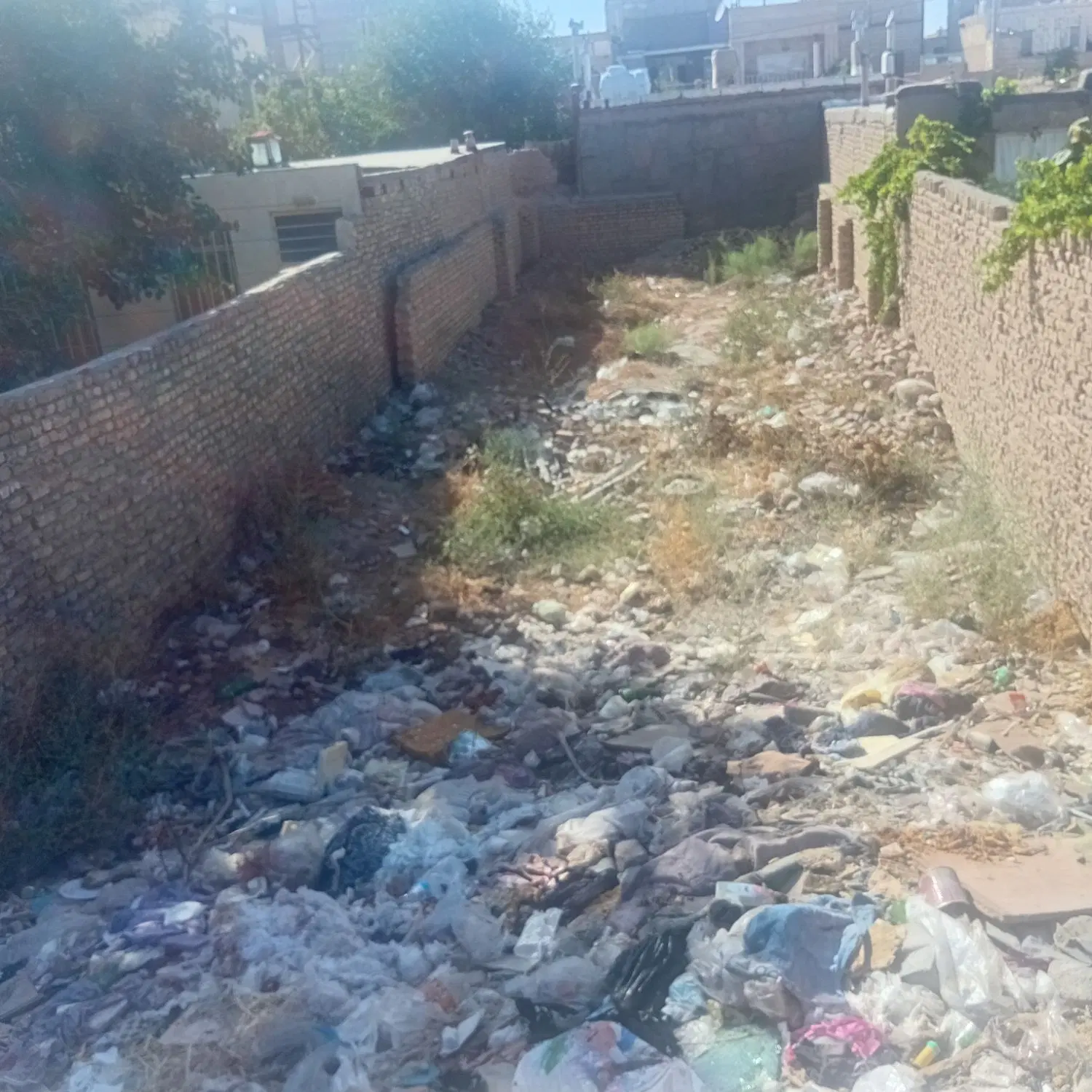 (زمین) چهار دیواری