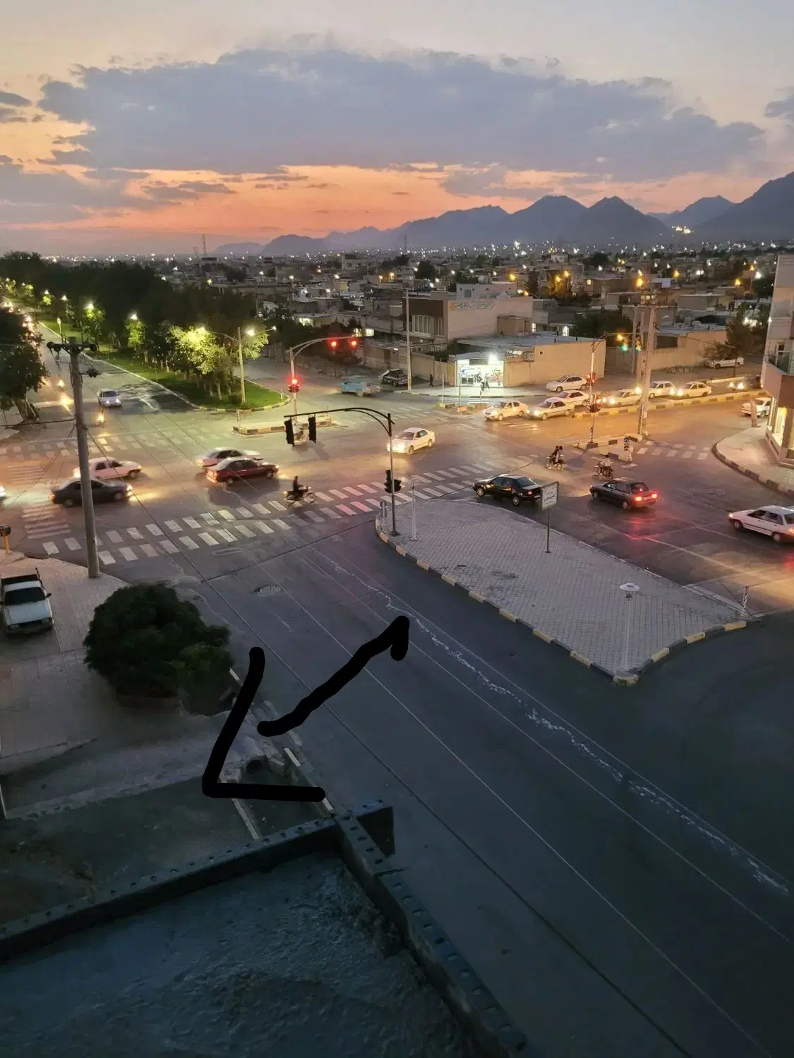 زمین تجاری چهار جمهوری و مفتح  سرچهارراه