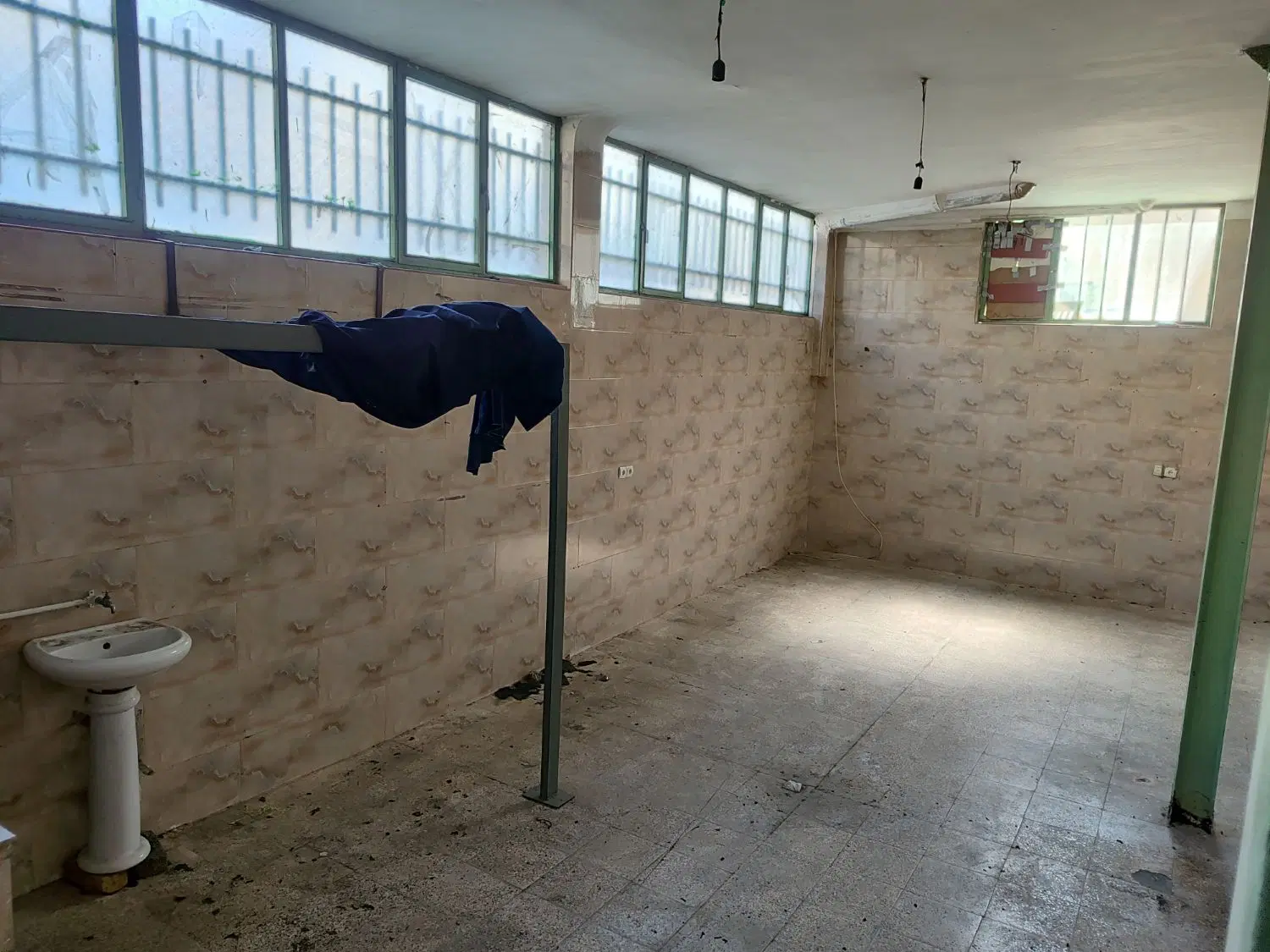 مغازه ۴۰متری  با امکانات کامل ( مستقل )