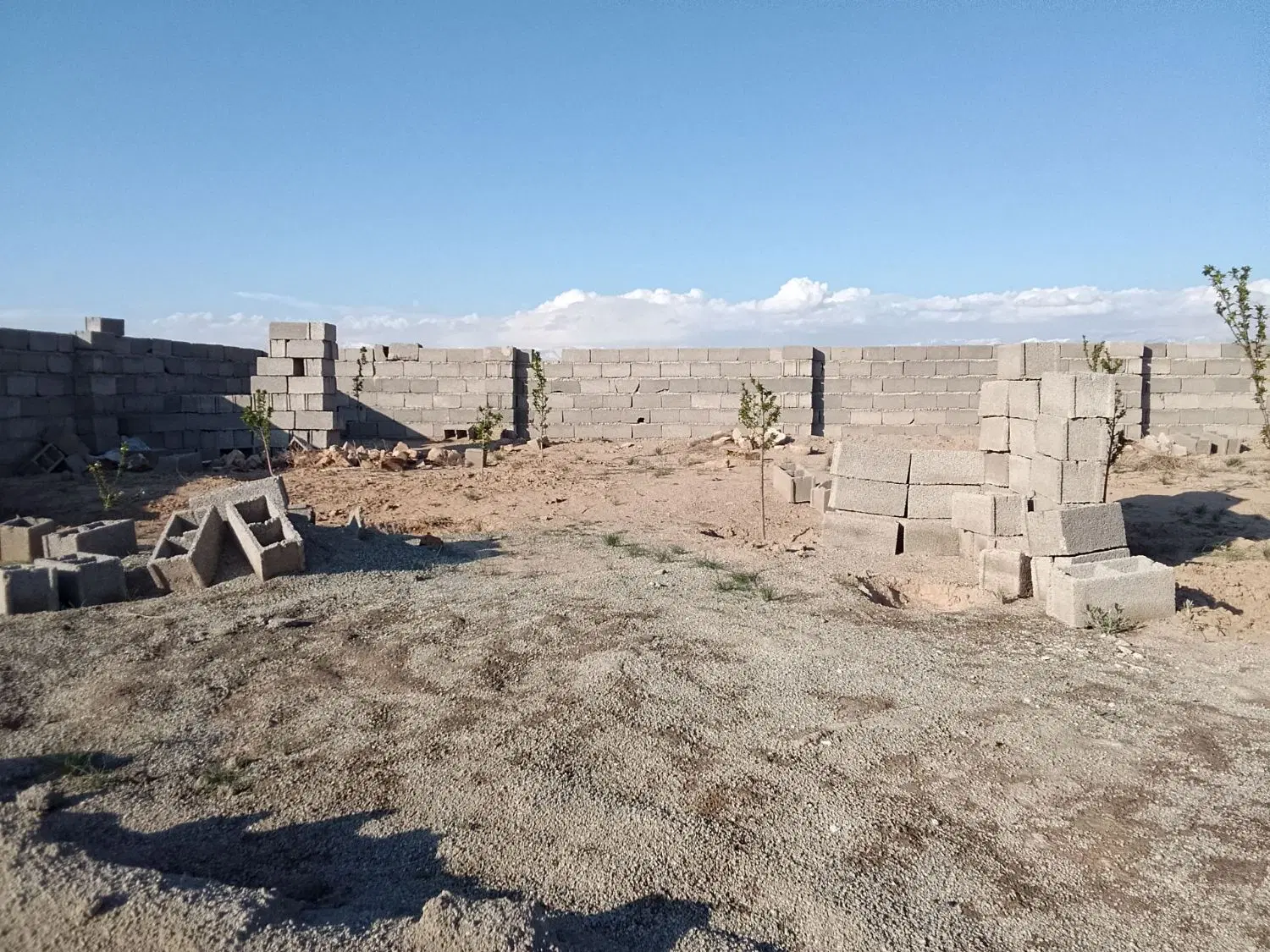 زمین چهار دیواری