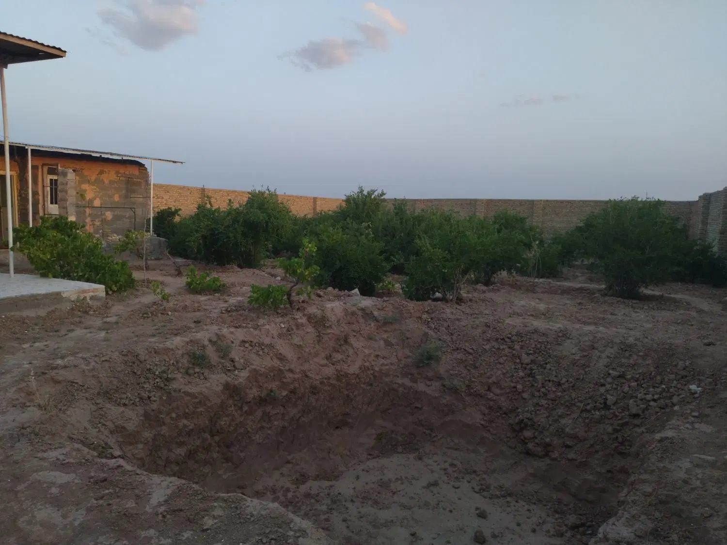 ۶۵۰ متر خانه باغ دارای درخت انار در اباری