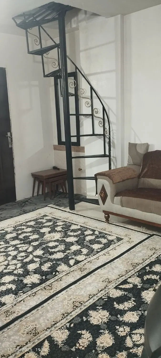 یک واحد دوبلکس طبقه ۳ و واحد جدا طبقه ۲