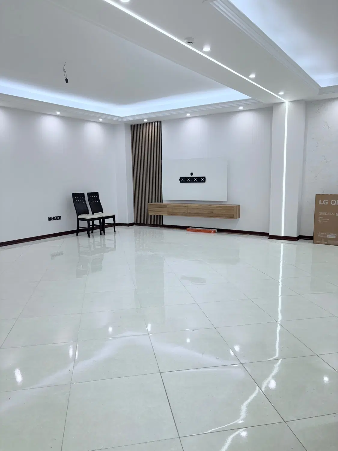 آپارتمان ۱۳۰ متری تک واحدی دو خوابه