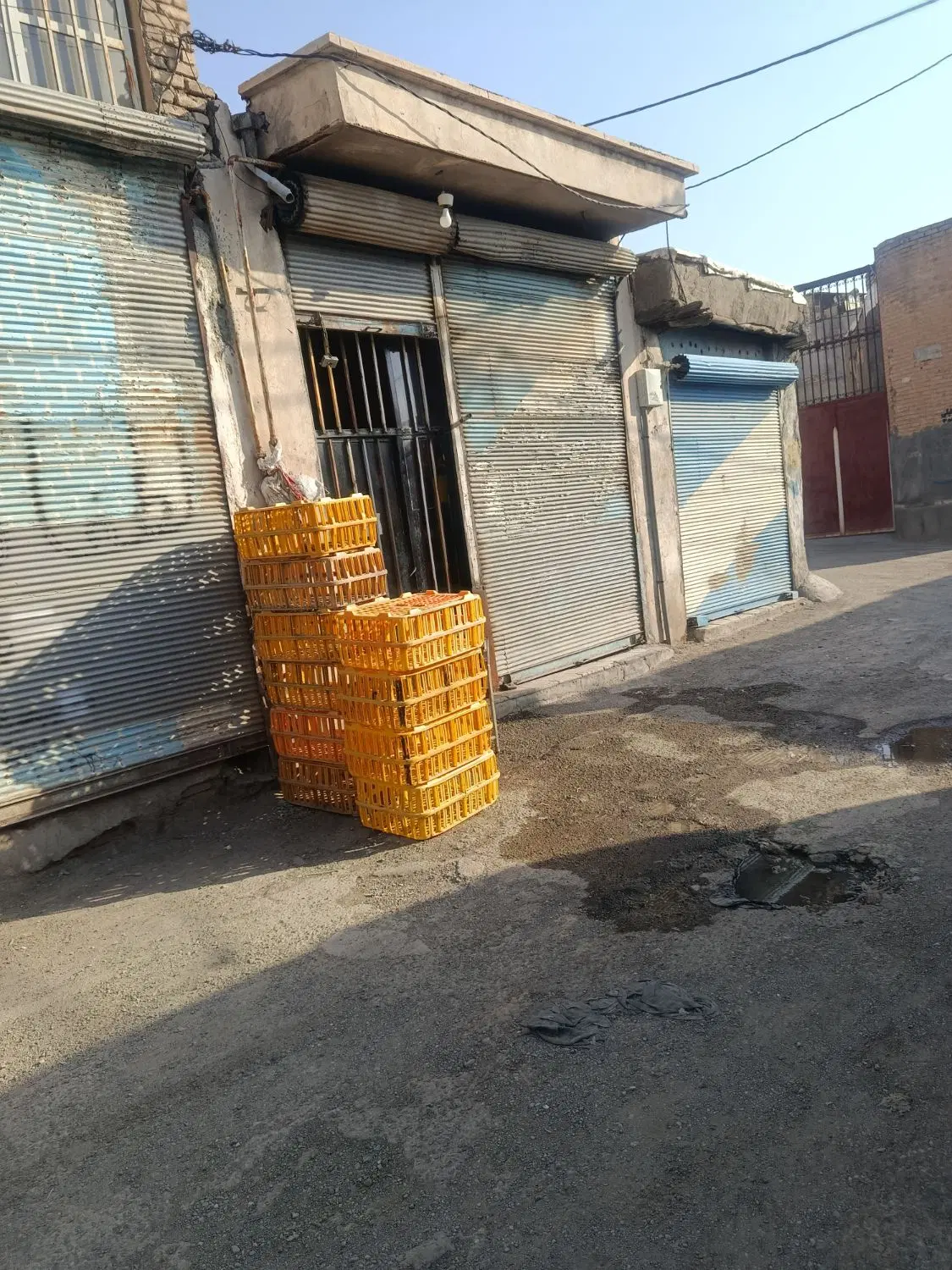 مغازه واقع در بازار
