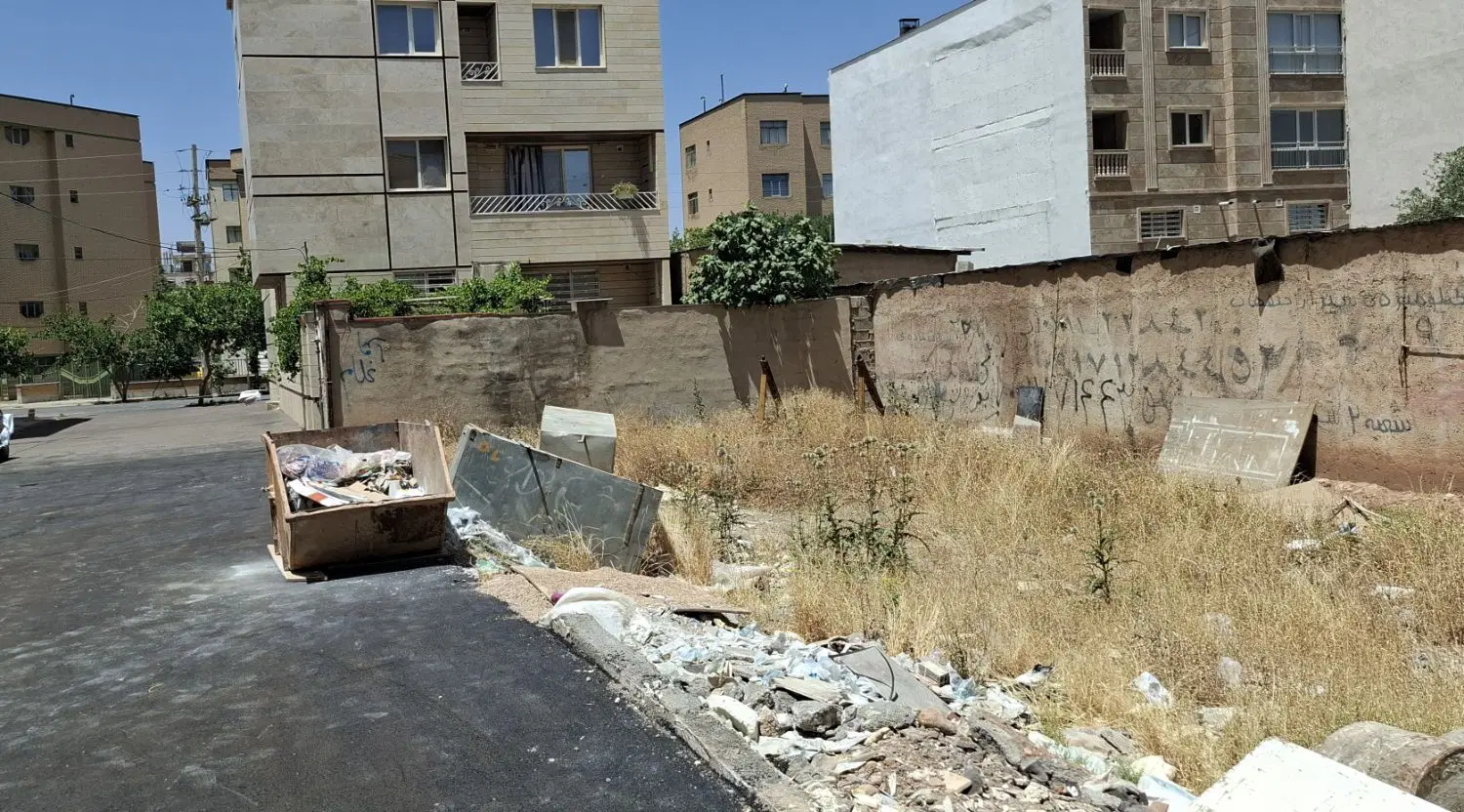 زمین دوکله ۲۱۵ متر -کوچه 12- سروش شرقی