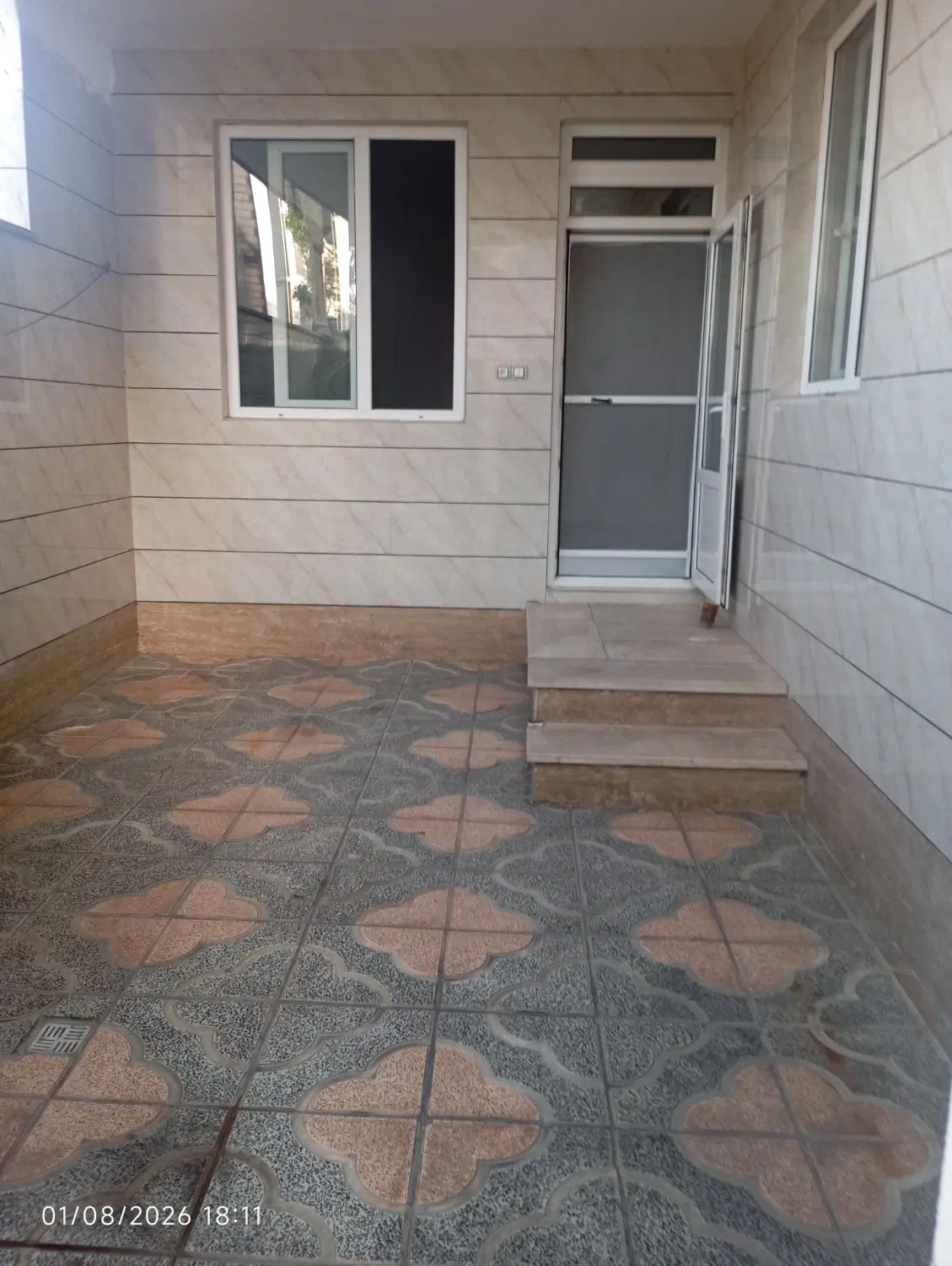 یک باب ساختمان طبقه اول