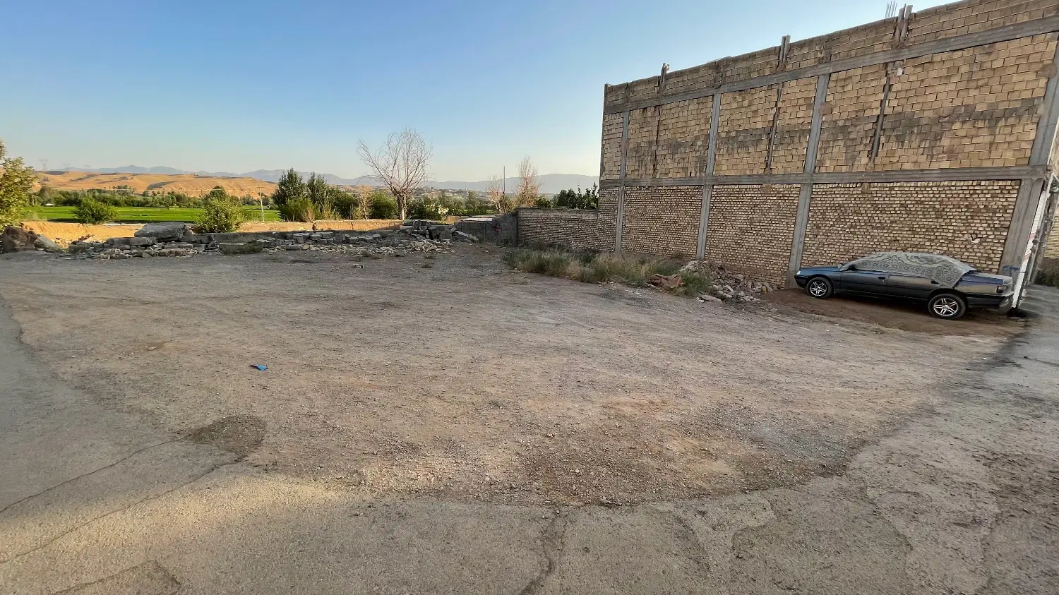 یک قطعه زمین 317 متری مسکونی