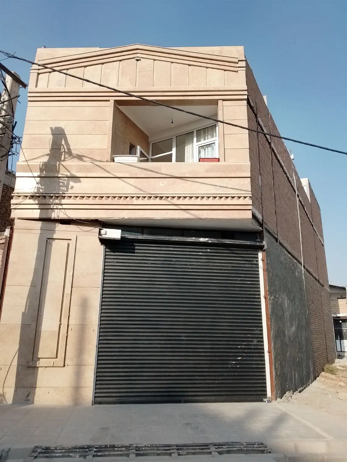 ساختمان نوساز ۱۰۴ متر