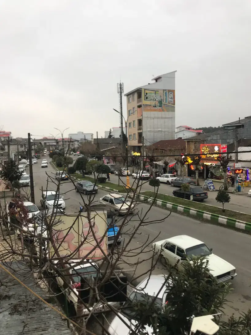 ی باب مغازه برخیابان اصلی شهر پره سر برای فروش